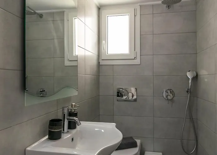 Renalda House In The Port Of *