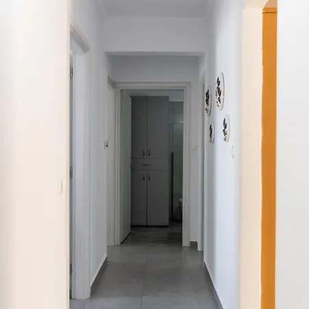 Renalda House In The Port Of Apartment