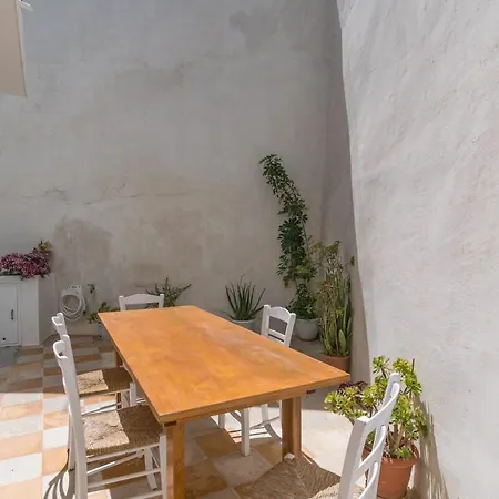 Apartment Renalda House In The Port Of Adamantas (Milos)