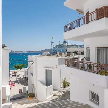 Renalda House In The Port Of Adamantas (Milos)