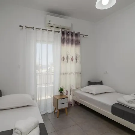 Apartman Renalda House In The Port Of