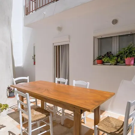 Renalda House In The Port Of Apartment *