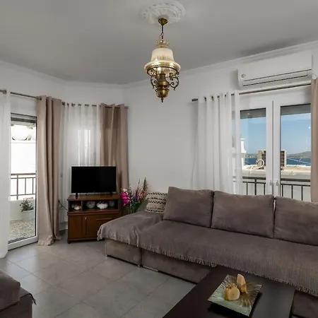 Apartment Renalda House In The Port Of Adamantas (Milos)