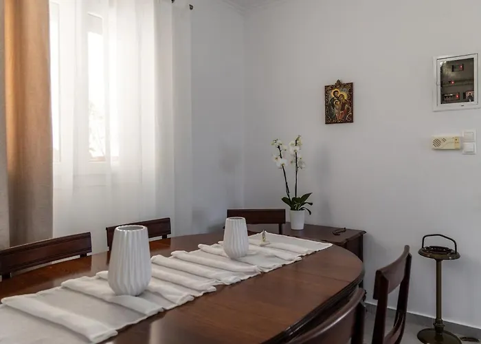 Renalda House In The Port Of Adamantas (Milos)